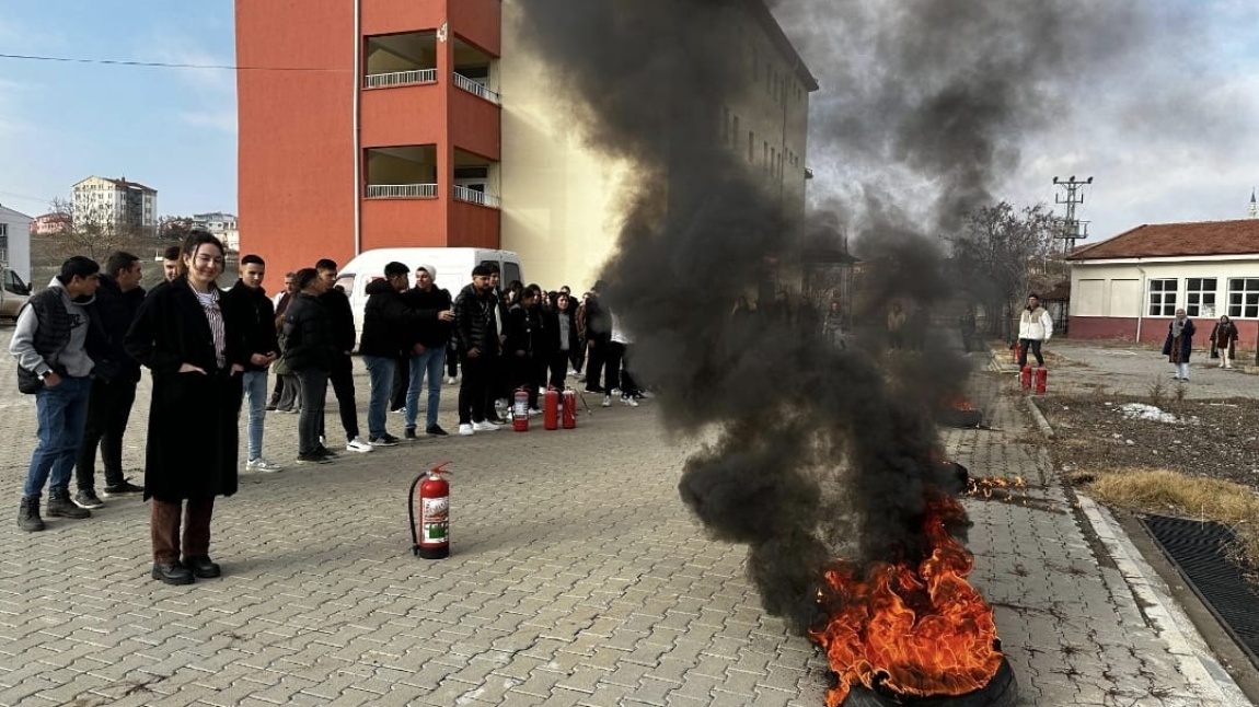 Afete Hazırlık Kulübü Tatbikatı: Hayata Hazırız!